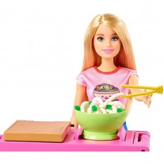 Set Barbie by Mattel Cooking and Baking Pregateste noodles cu papusa si accesorii :: Barbie